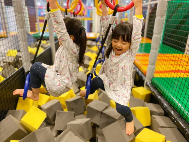 関西最大級の室内アスレチック!スリル満点の遊び場特集