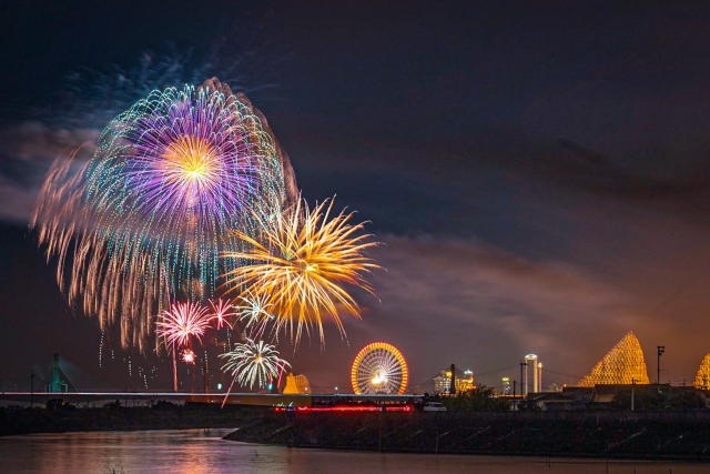 見逃せない！長島温泉開業60周年の花火大競演